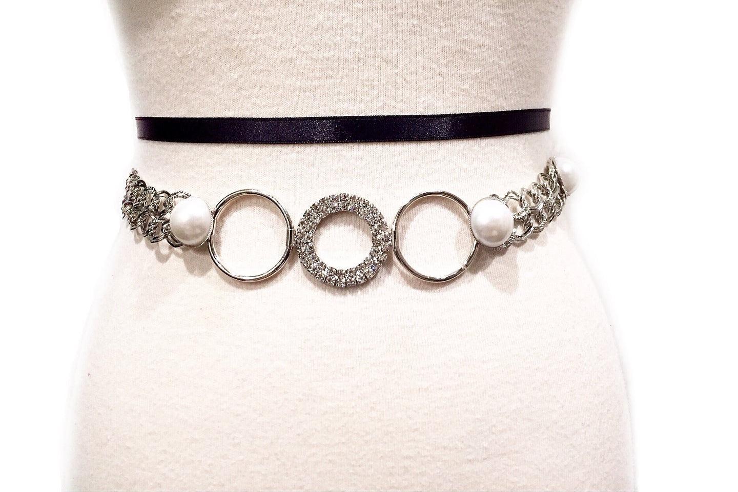 Metallic Chain Belt with Pearls & Rhinestones)