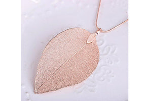 Dangling Leaf Pendant Necklace